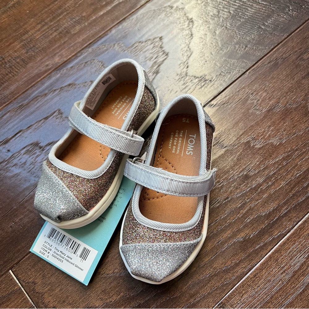 Glitter Tom’s